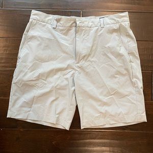 Vineyard vines performance breaker short (Men’s size 33)